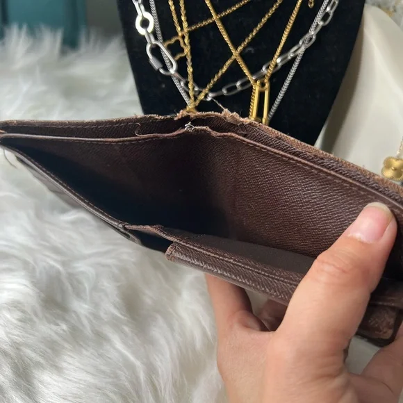 2 Louis Vuitton Mens Wallet - Picture 4 of 12